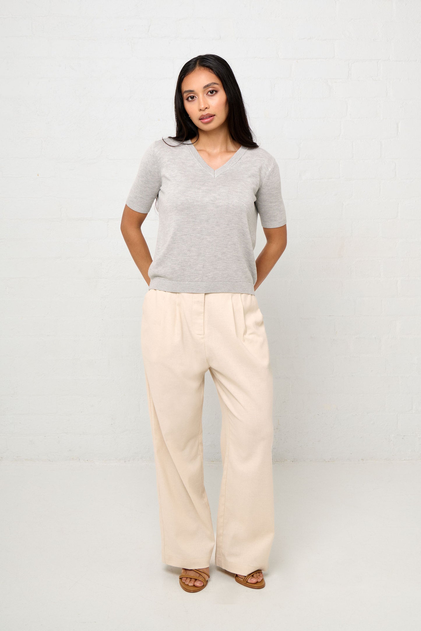 SOPHIA V-NECK KNIT TEE