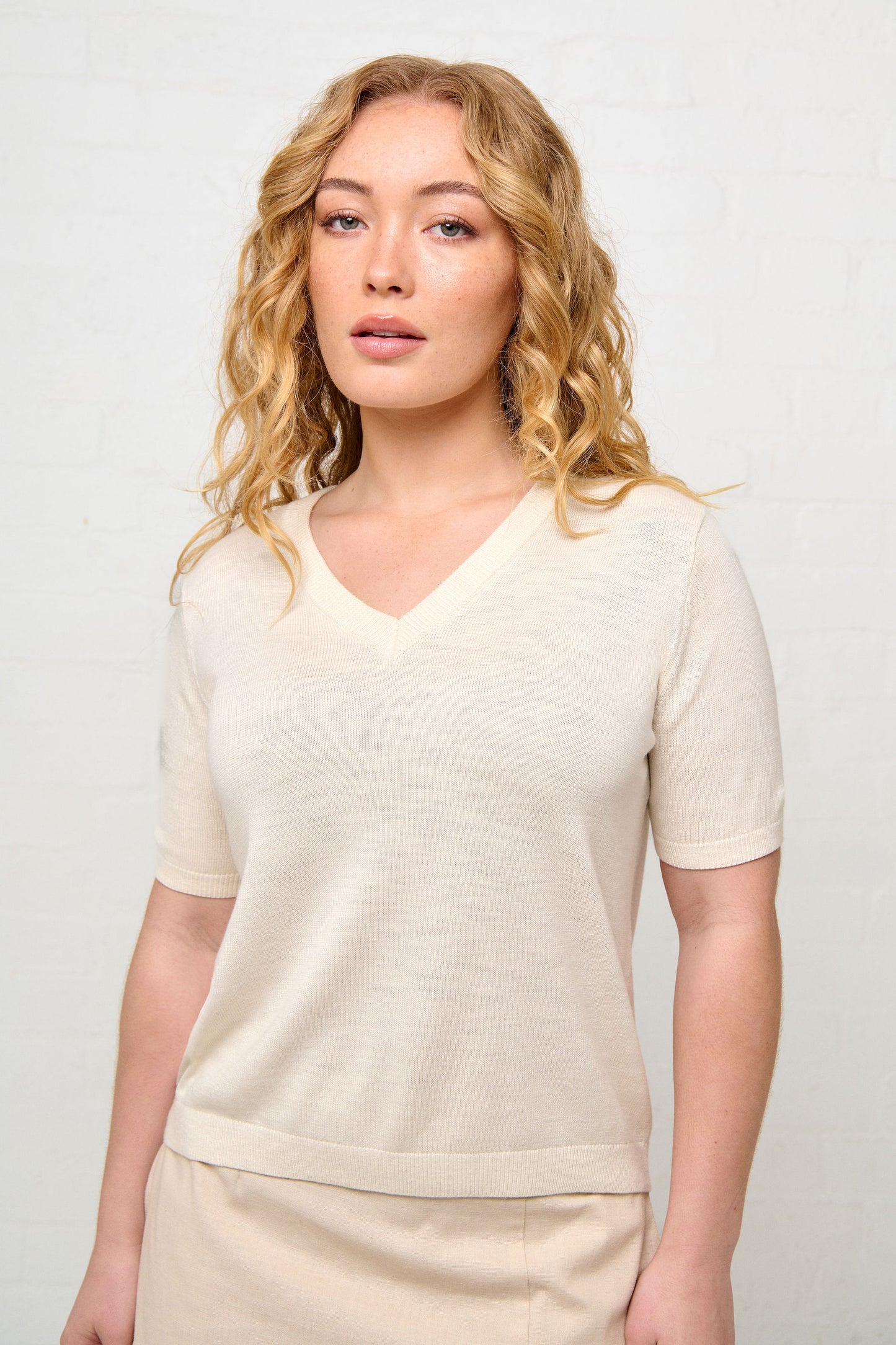 SOPHIA V-NECK KNIT TEE