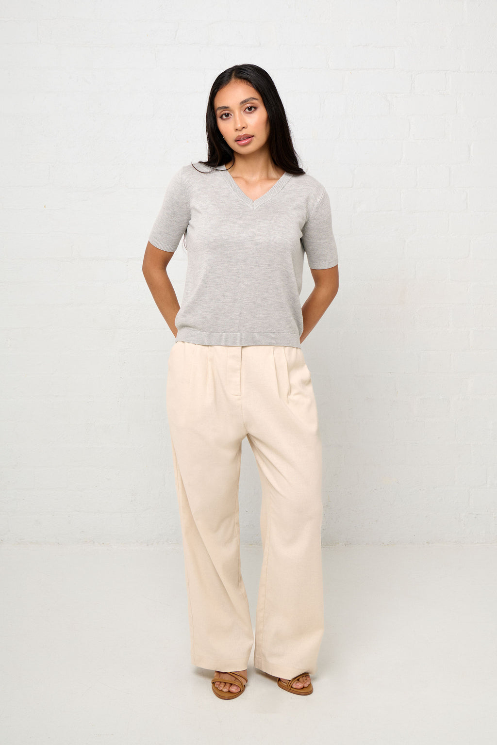 SOPHIA V-NECK KNIT TEE