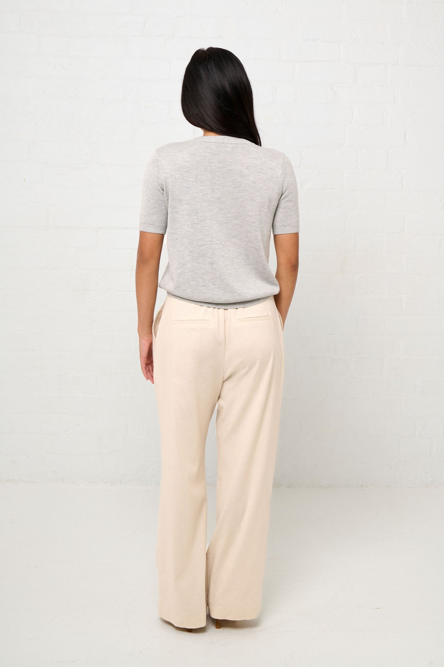 SOPHIA V-NECK KNIT TEE